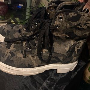 Canvas and camouflage